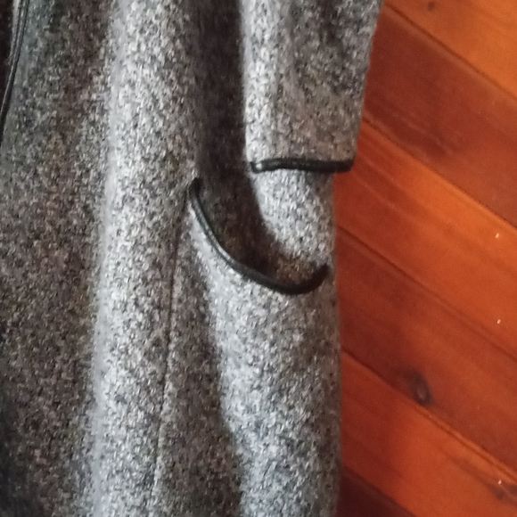 Sweater jacket with faux leather trim - Picture 3 of 7